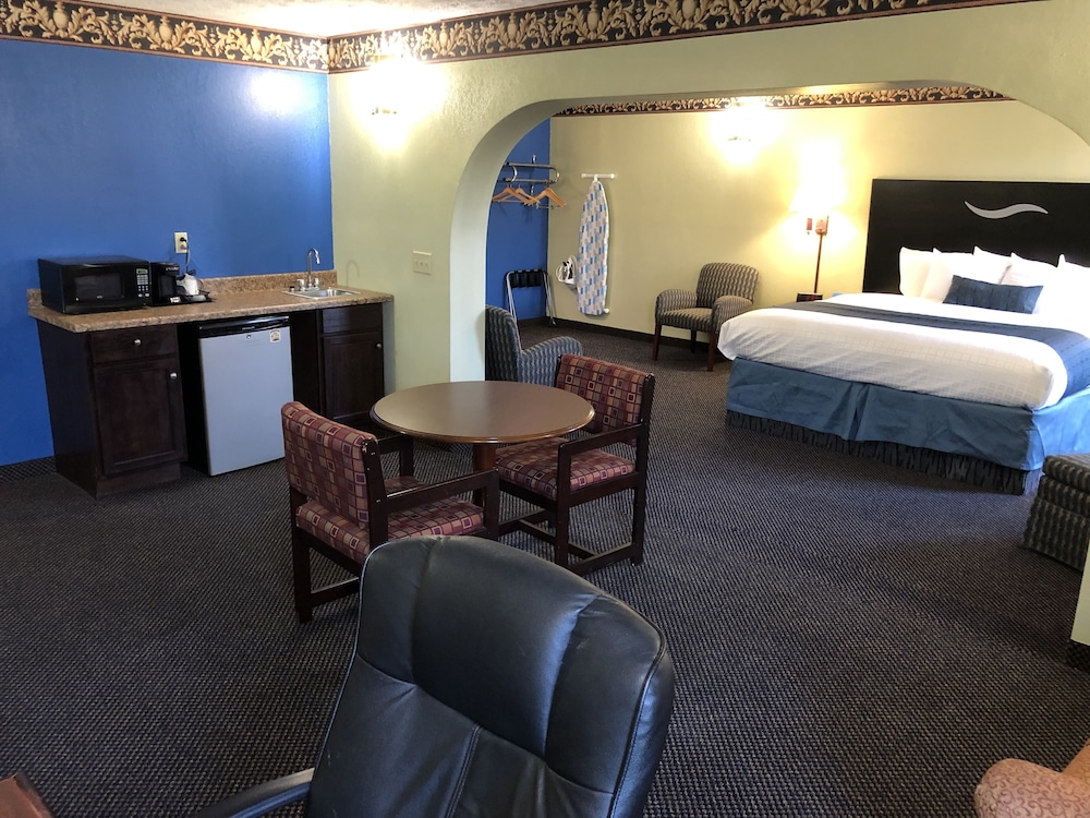 Days Inn & Suites by Wyndham Youngstown / Girard Ohio 23/39