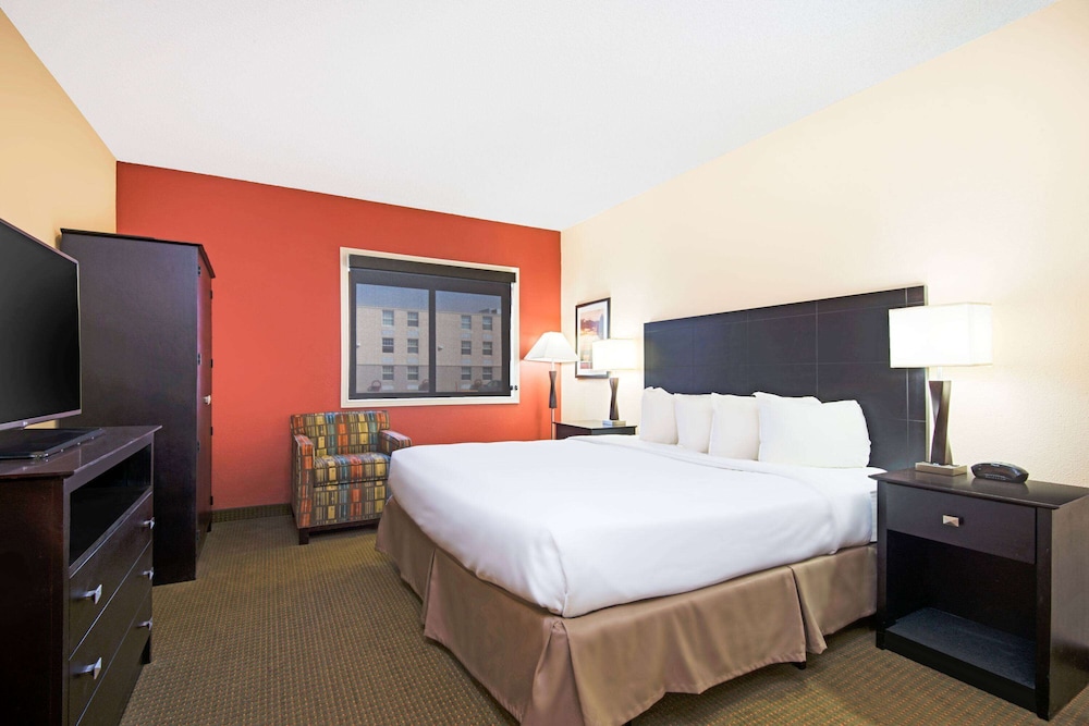 Standard, King Bed, Atrium View