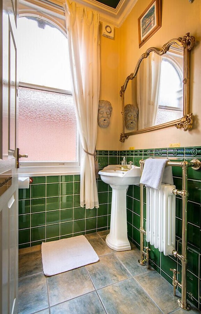 Creston Villa Guest House 14/33
