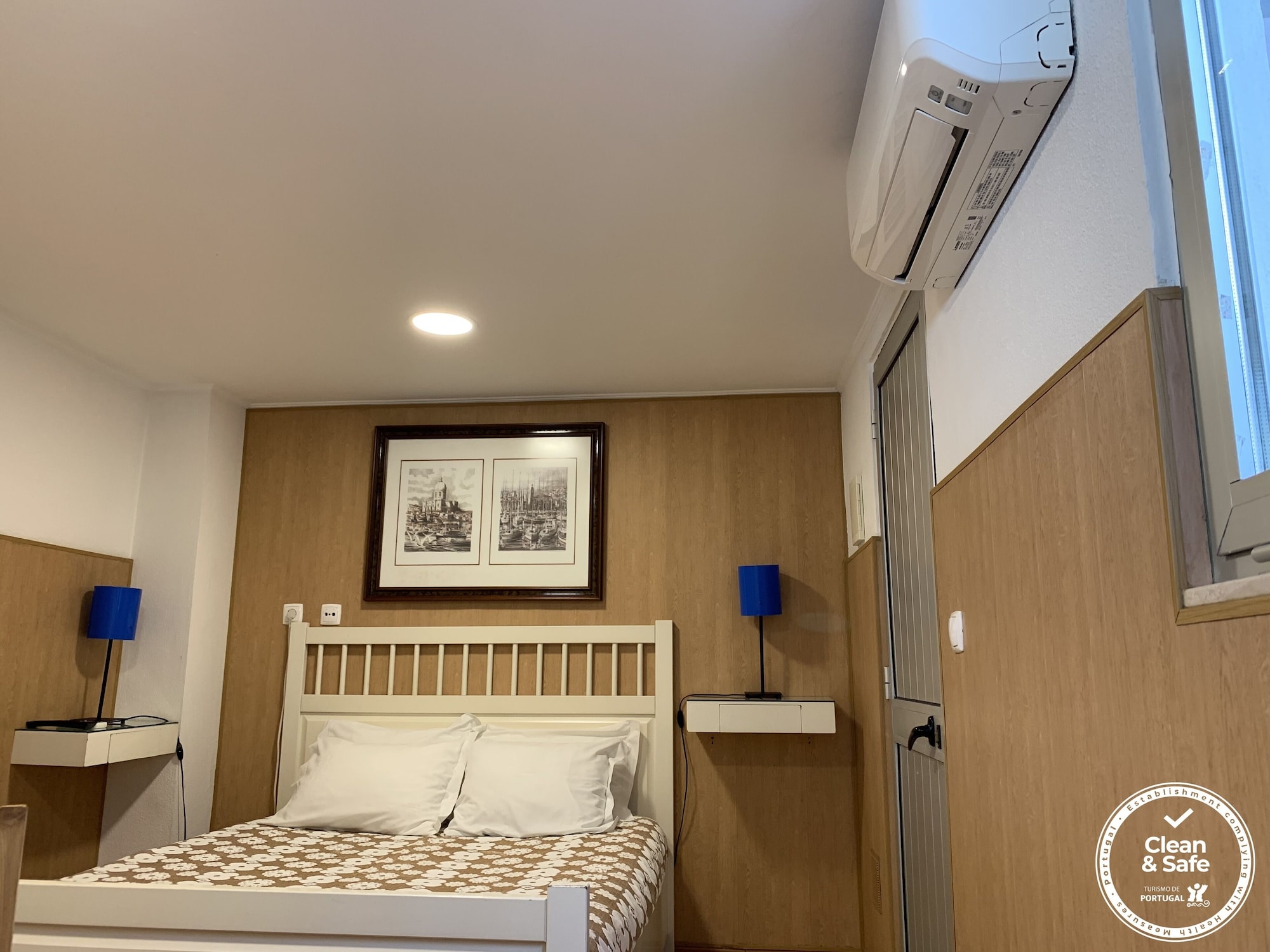 غرفة بسرير مزدوج بحمام خاص في الطابق الأرضي، Discovery Apartment Benfica 3/6