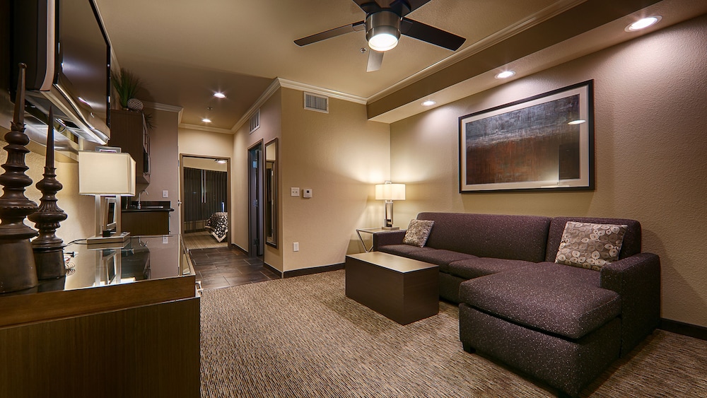 Best Western Premier Crown Chase Inn and Suites 46/70