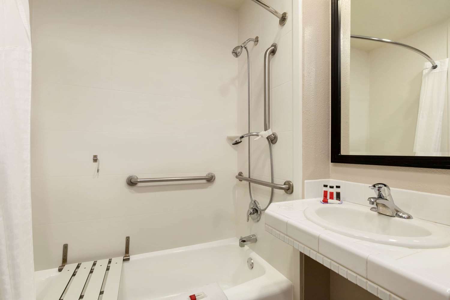 Days Inn by Wyndham Eureka CA 19/22