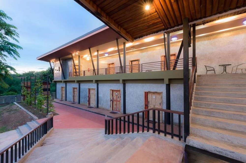 Riverpool Resort 5/50