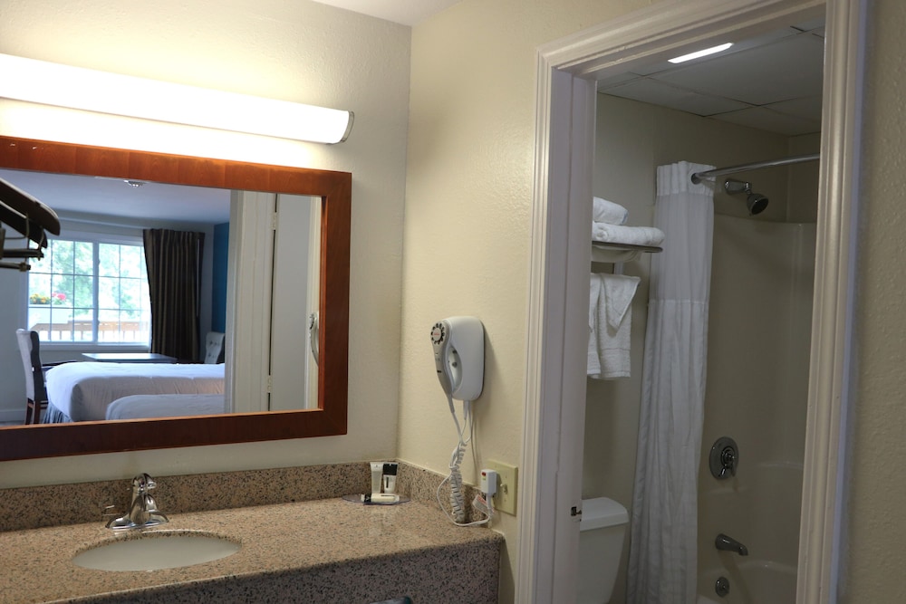 Travelodge West Yarmouth/Hyannis 45/45