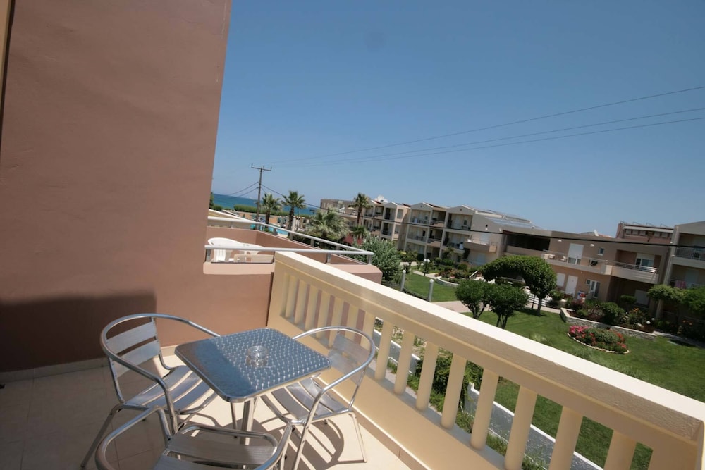 Castro Beach Hotel 6/55