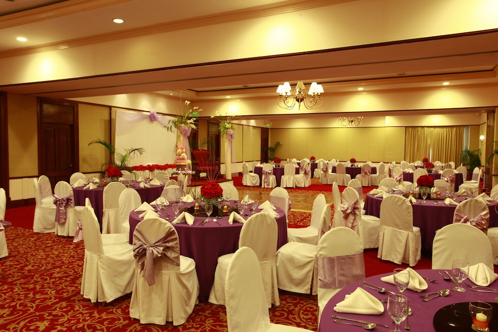 Waterfront Airport Hotel Casino Mactan 43/50