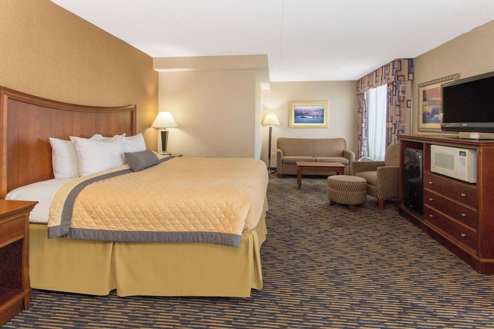 Urbana Hotel and Conference Center 5/35