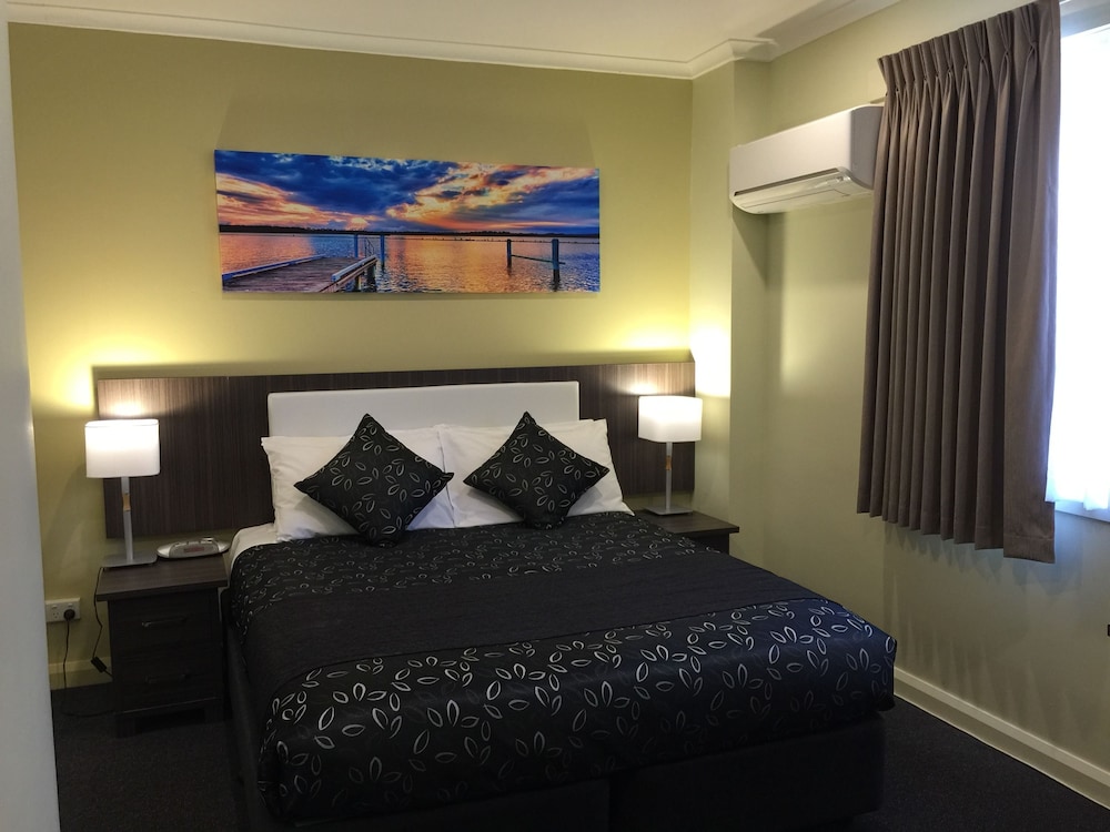 3 BEDROOMS, APARTMENT