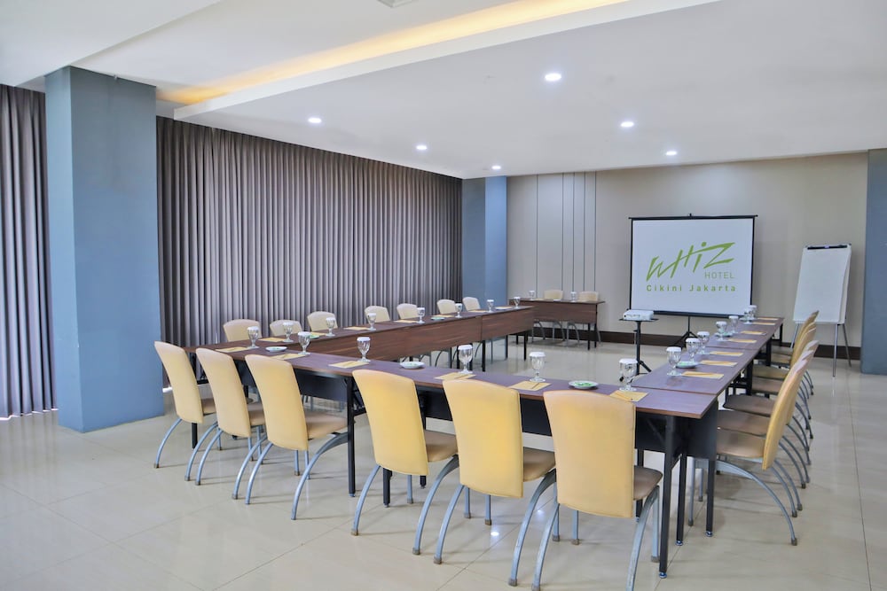 Whiz Hotel Cikini 57/62