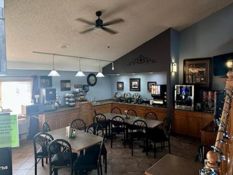 Fossil Creek Hotel & Suites 14/19
