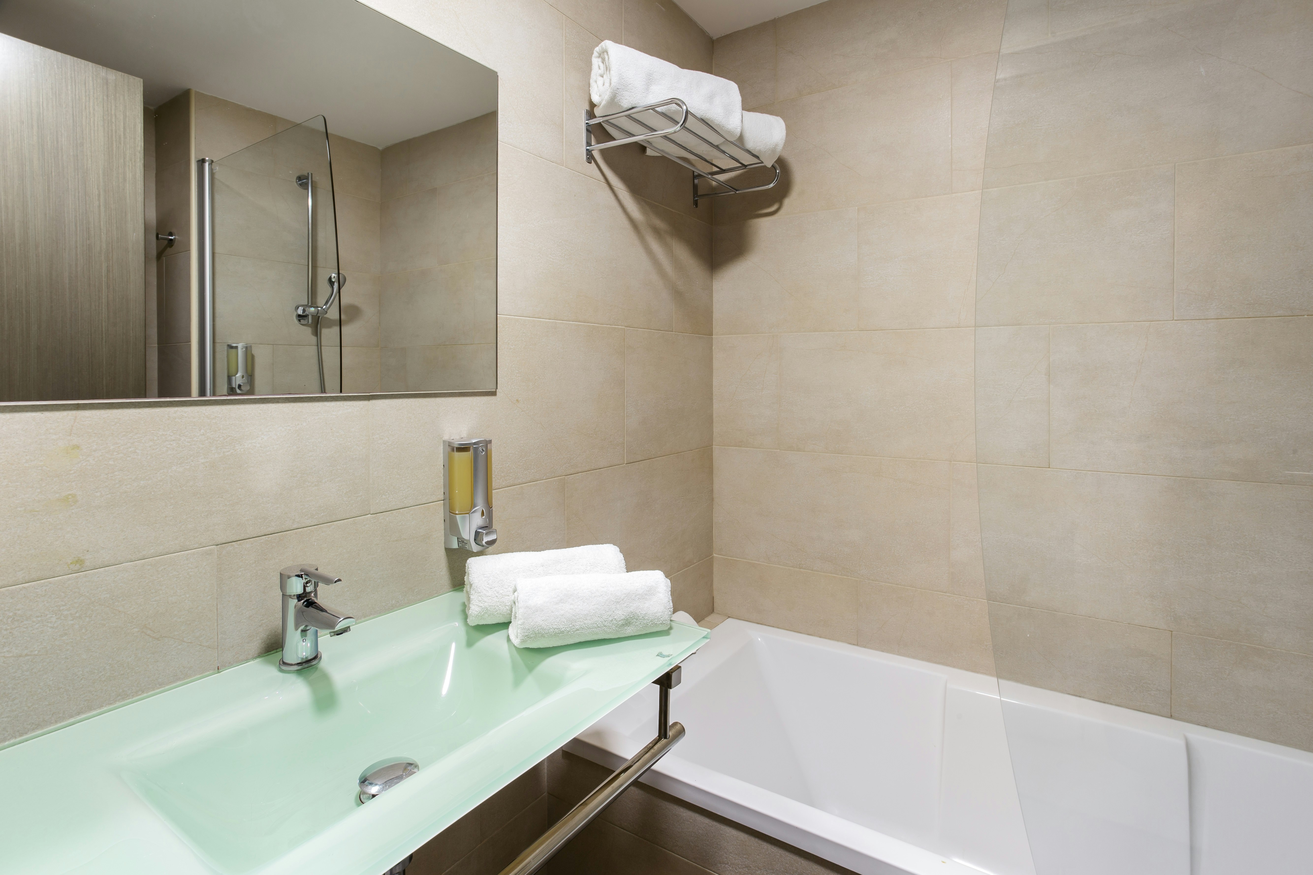 B&B HOTEL Barcelona Rubi 17/18