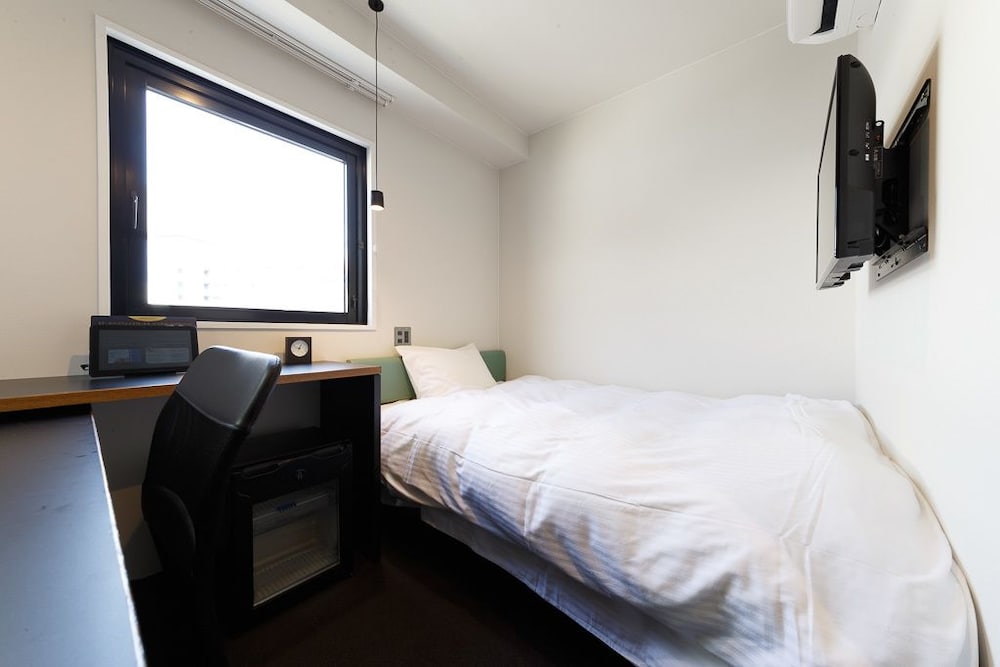 ROOM, SINGLE, SMOKING