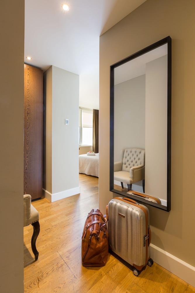 Boutique Hotel Lumiere 27/28