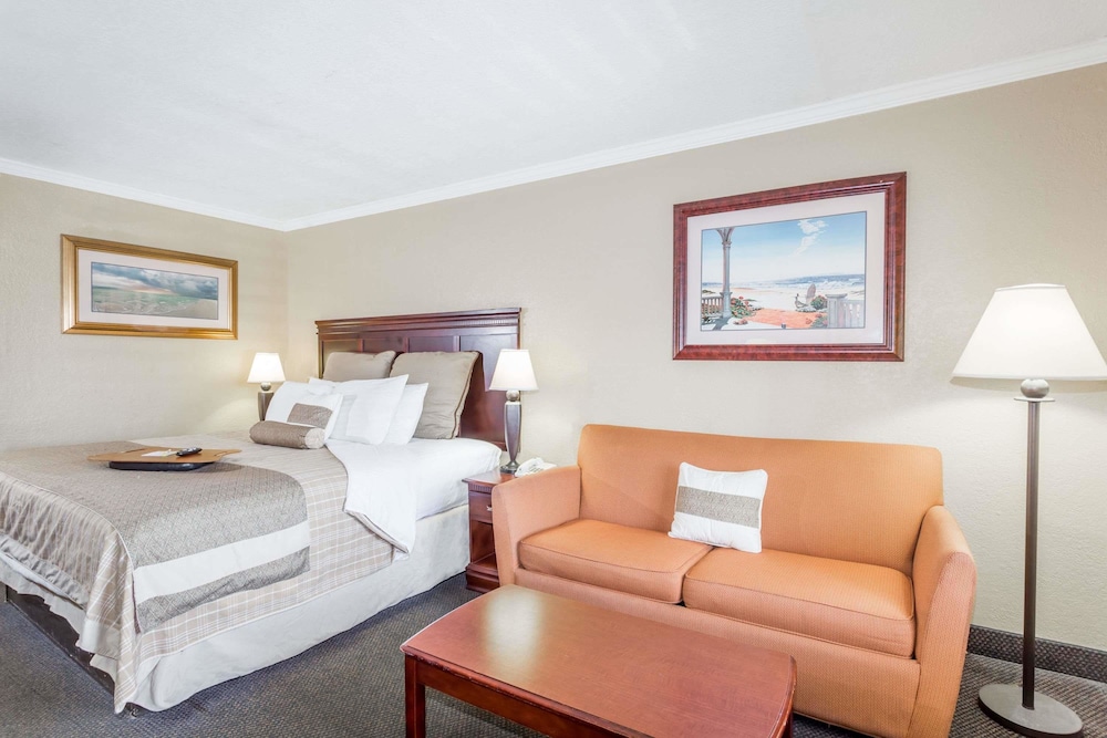 Days Inn By Wyndham Destin 26/40