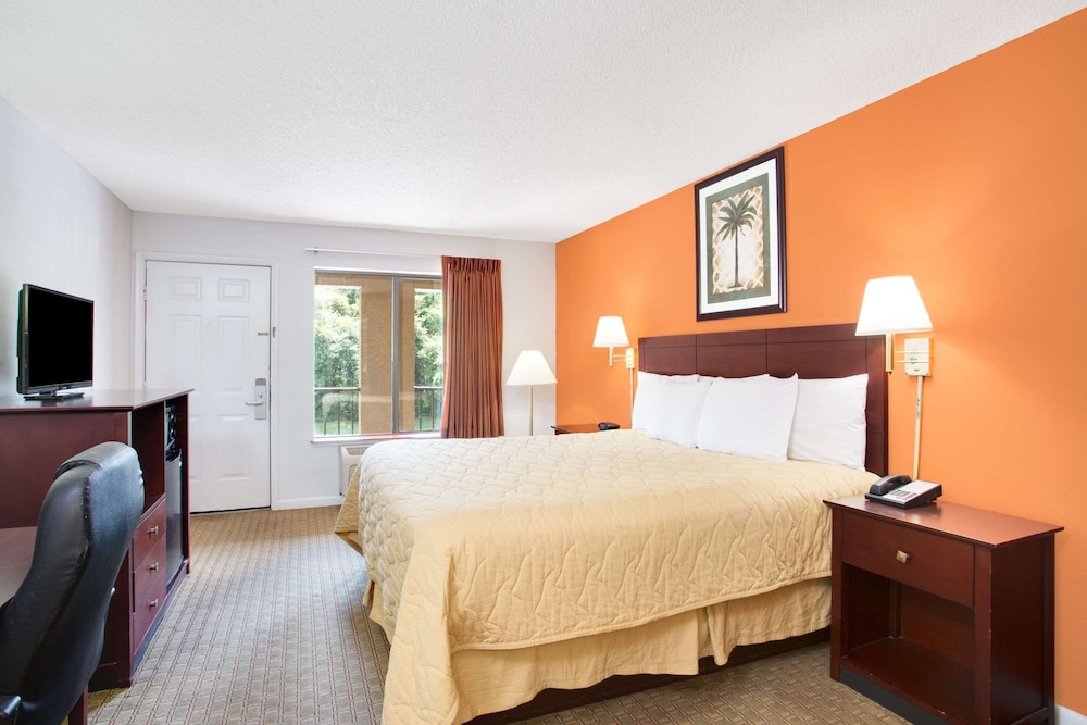 Super 8 By Wyndham Defuniak Springs 15/18