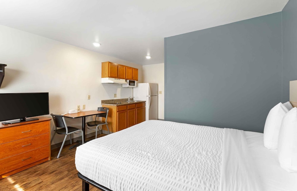 Extended Stay America Select Suites Phoenix North 28/52