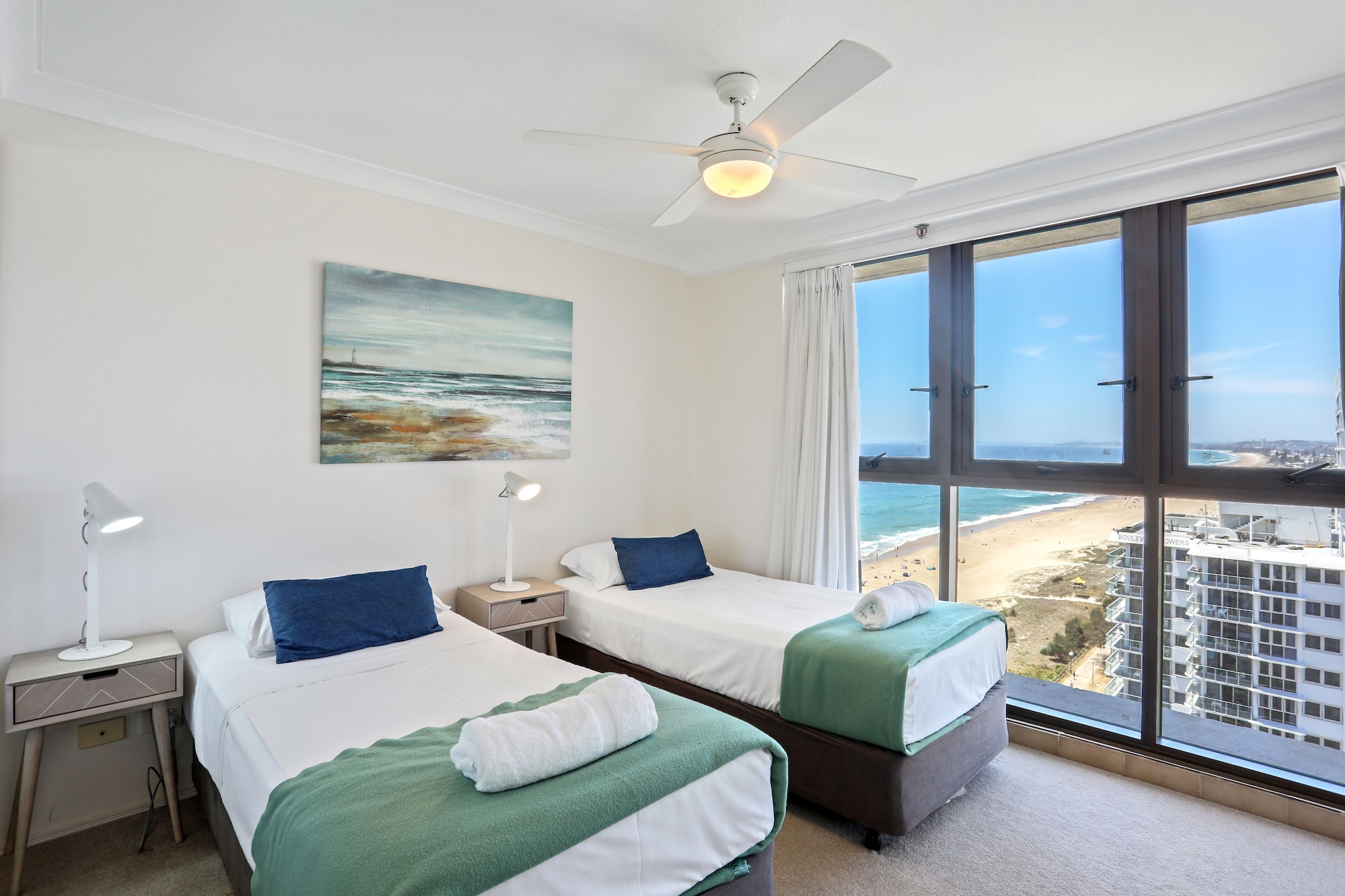 3 Bedrooms, Apartment, King Bed, Queen and Twin Beds, Ocean View, Top Floor, Boulevard North Holiday Apartments 2/5