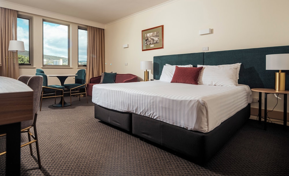 ROOM, KING BED