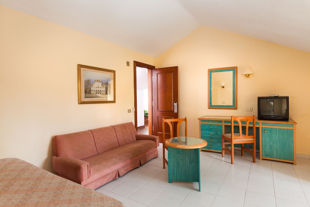 Hotel Parque San Antonio 47/75