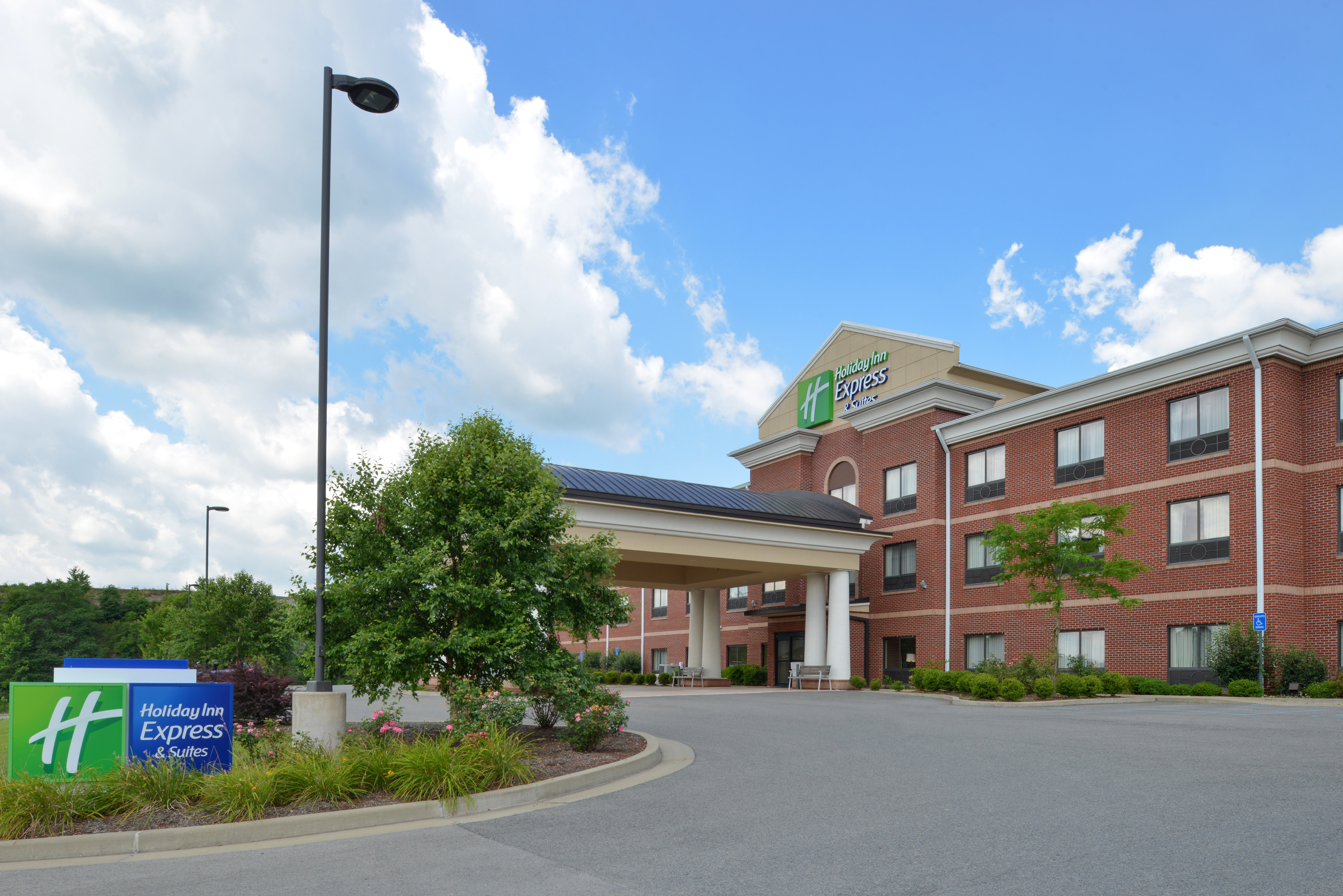 Holiday Inn Express Hotel And Suites Bridgeport 3/50