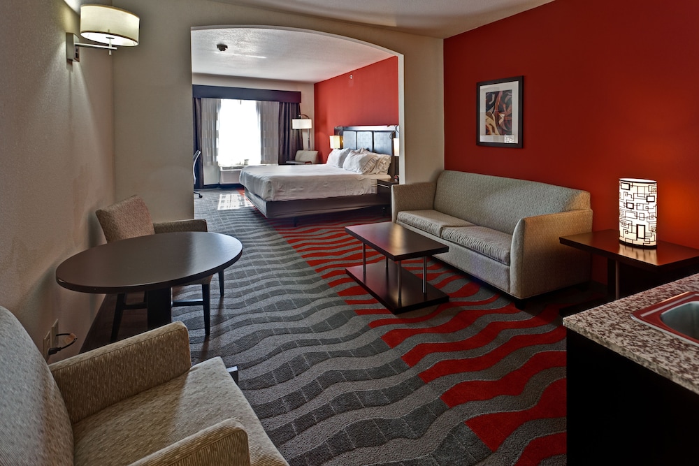 Holiday Inn Express & Suites Wichita Northwest Maize K-96 29/43