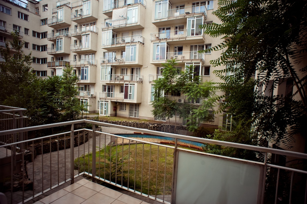Agape Apartments 4/68