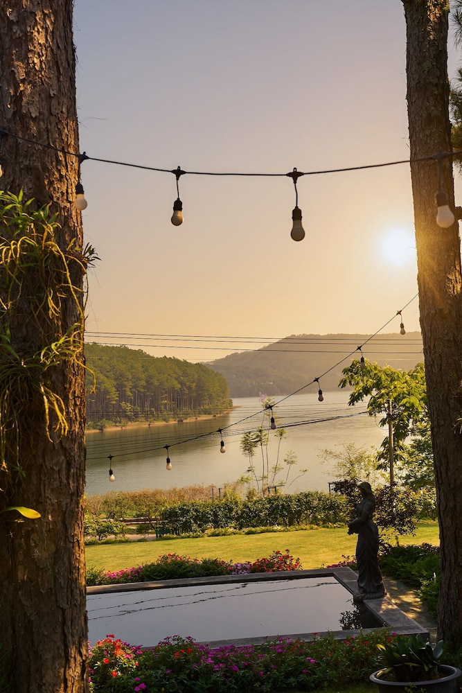 Romeo Juliet Dalat Resort 44/50