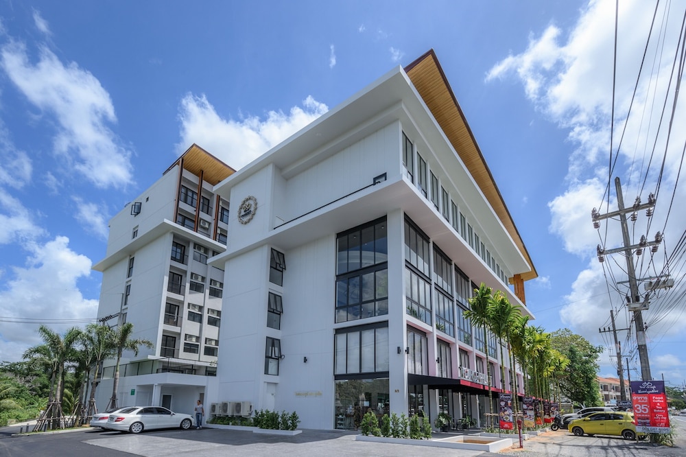 Tour De Phuket Hotel 4/71