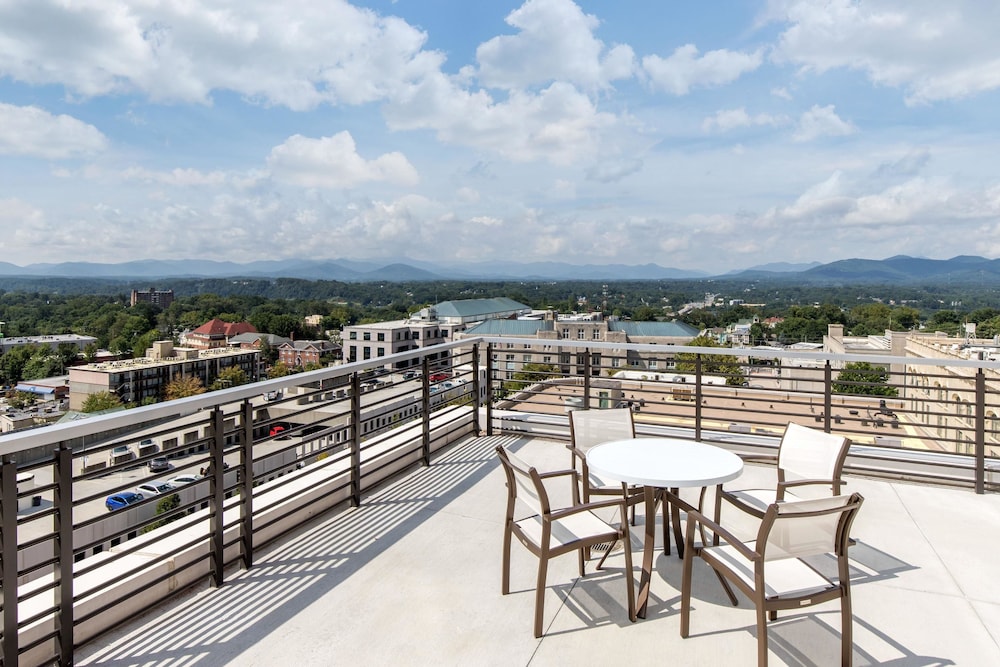Cambria Hotel Downtown Asheville, NC 3/39