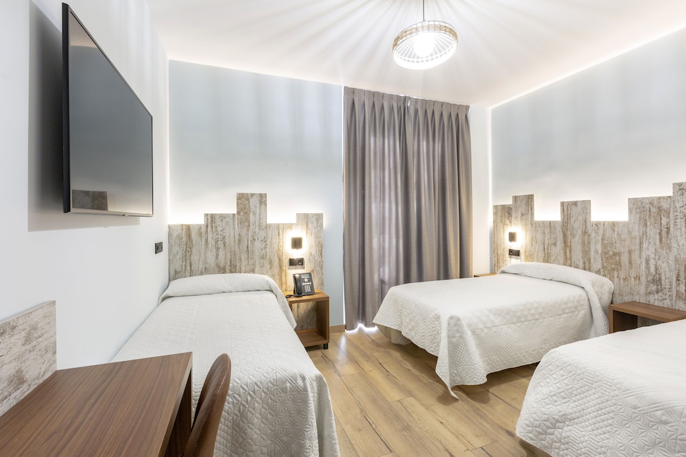 Hostal Anton Martin 46/61