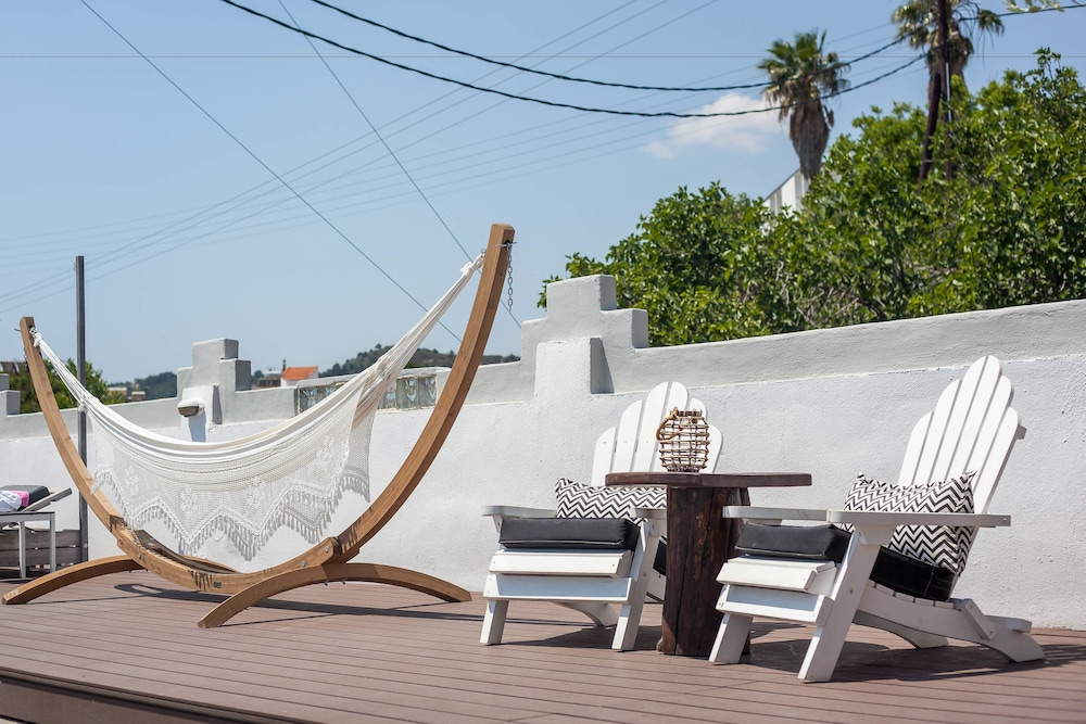 Malibu Boutique Studios 40/50