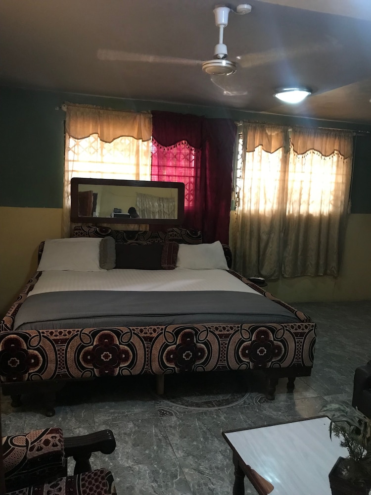 Heritage Investments Hotel 18/23