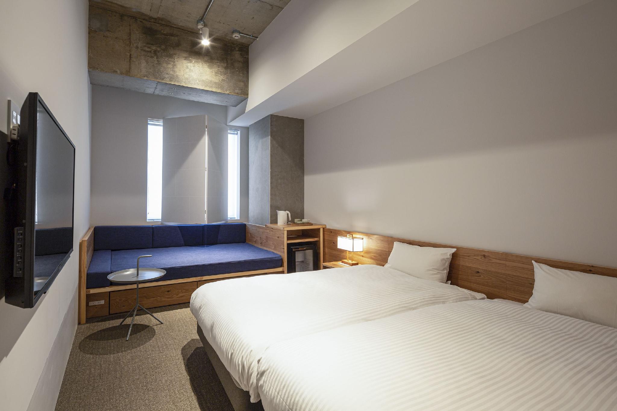 Moderate, Twin Beds, Sofa, Large