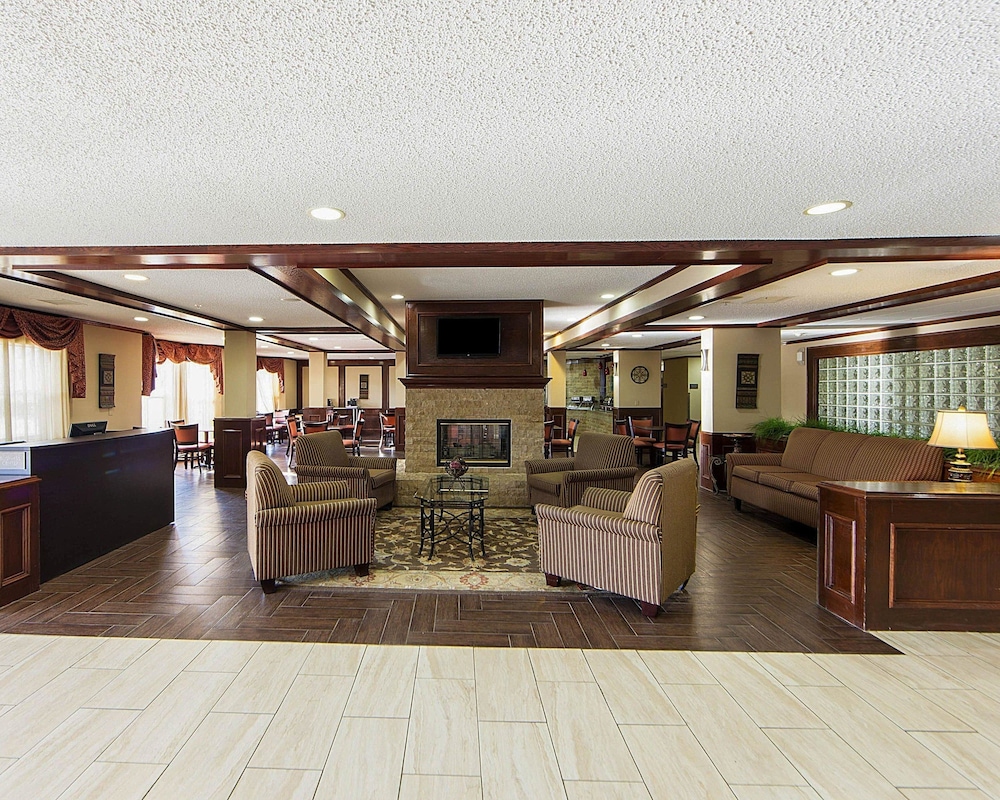 Quality Suites Addison-Dallas 11/42