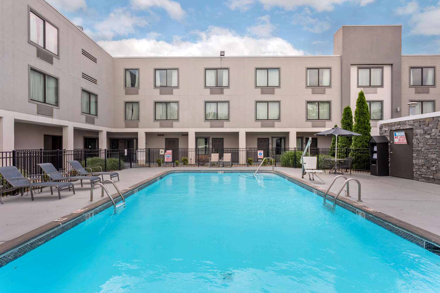 Best Western Plus Bowling Green 17/17