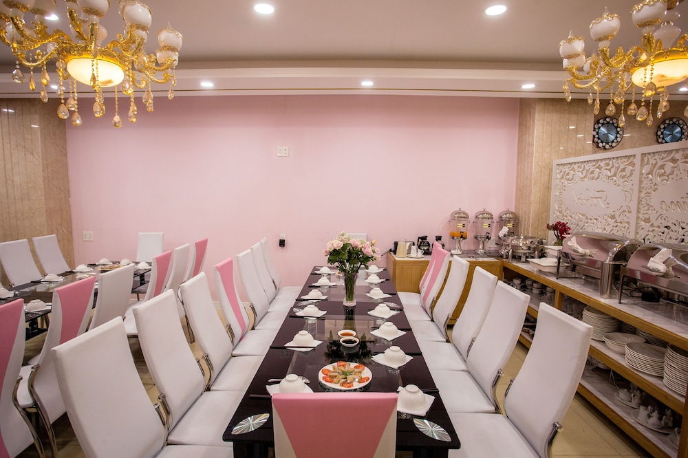 Valentine Hotel 42/50