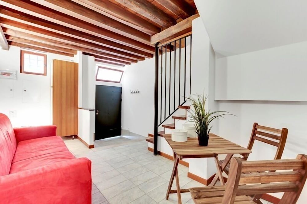 Guggenheim Collection Venice Apartment 8/17