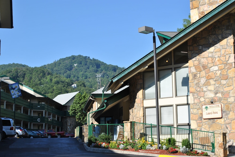 Laurel Point Resort 7/35