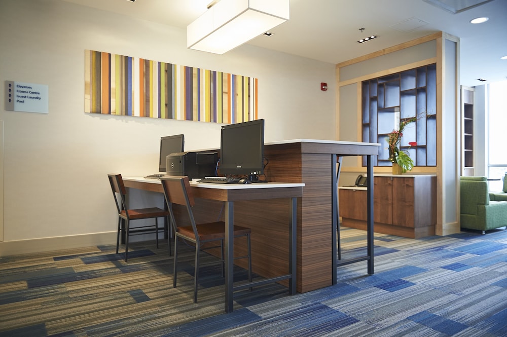 Holiday Inn Express Suites St John S Airport 6/52