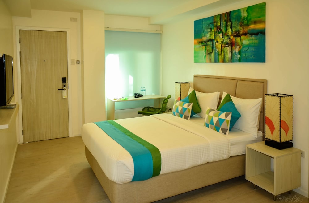 SUPERIOR, QUEEN BED