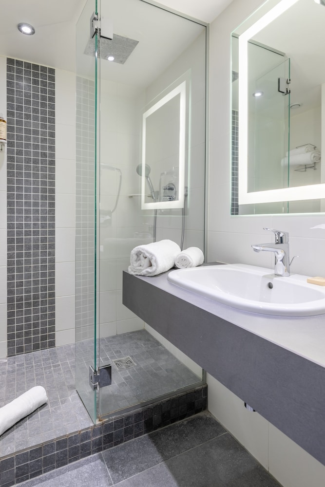 Mercure Lyon Est Villefontaine 33/64