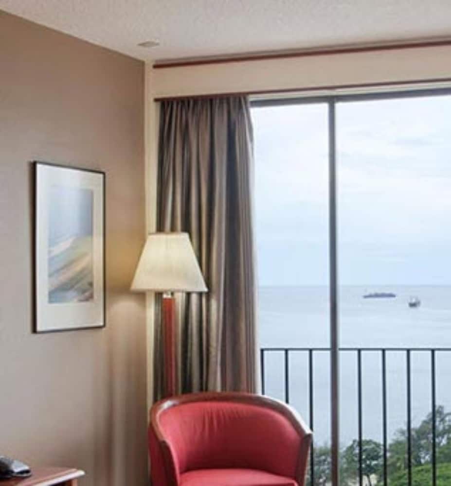 Crown Hotel Port Moresby 63/63