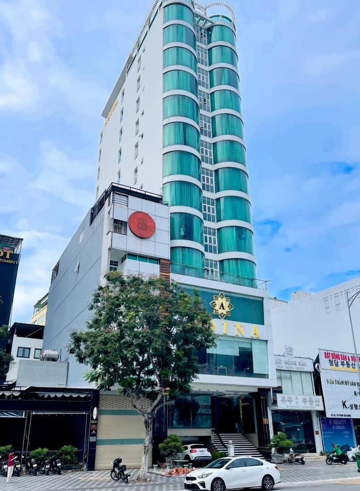 Adina Hotel main