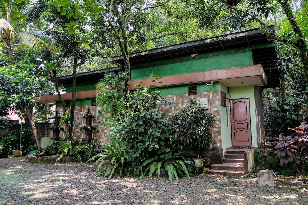 Reddoorz Plus Near Jalan Baru Bogor 1/32
