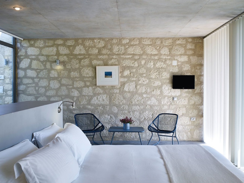Leivatho Hotel 18/70