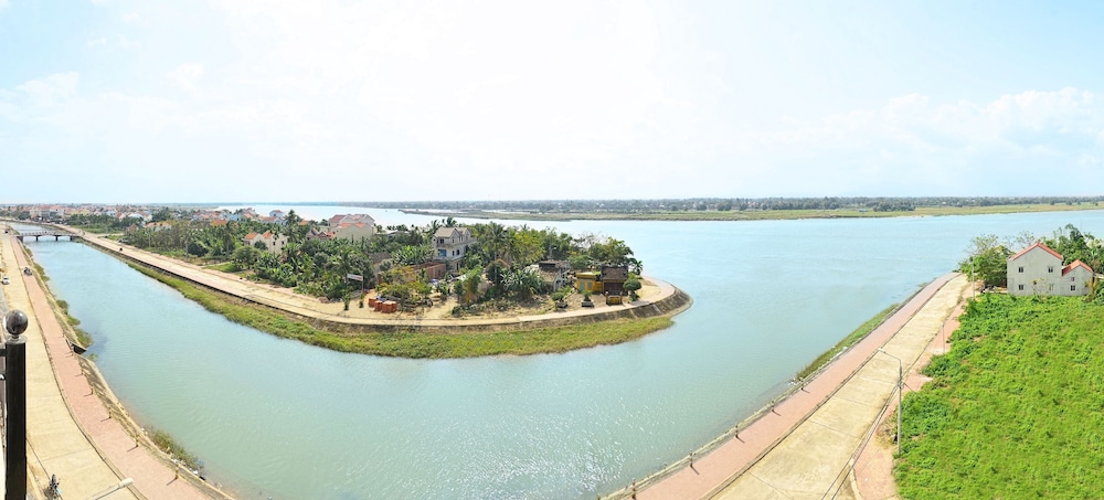 Royal Riverside Hoi An Hotel 33/75