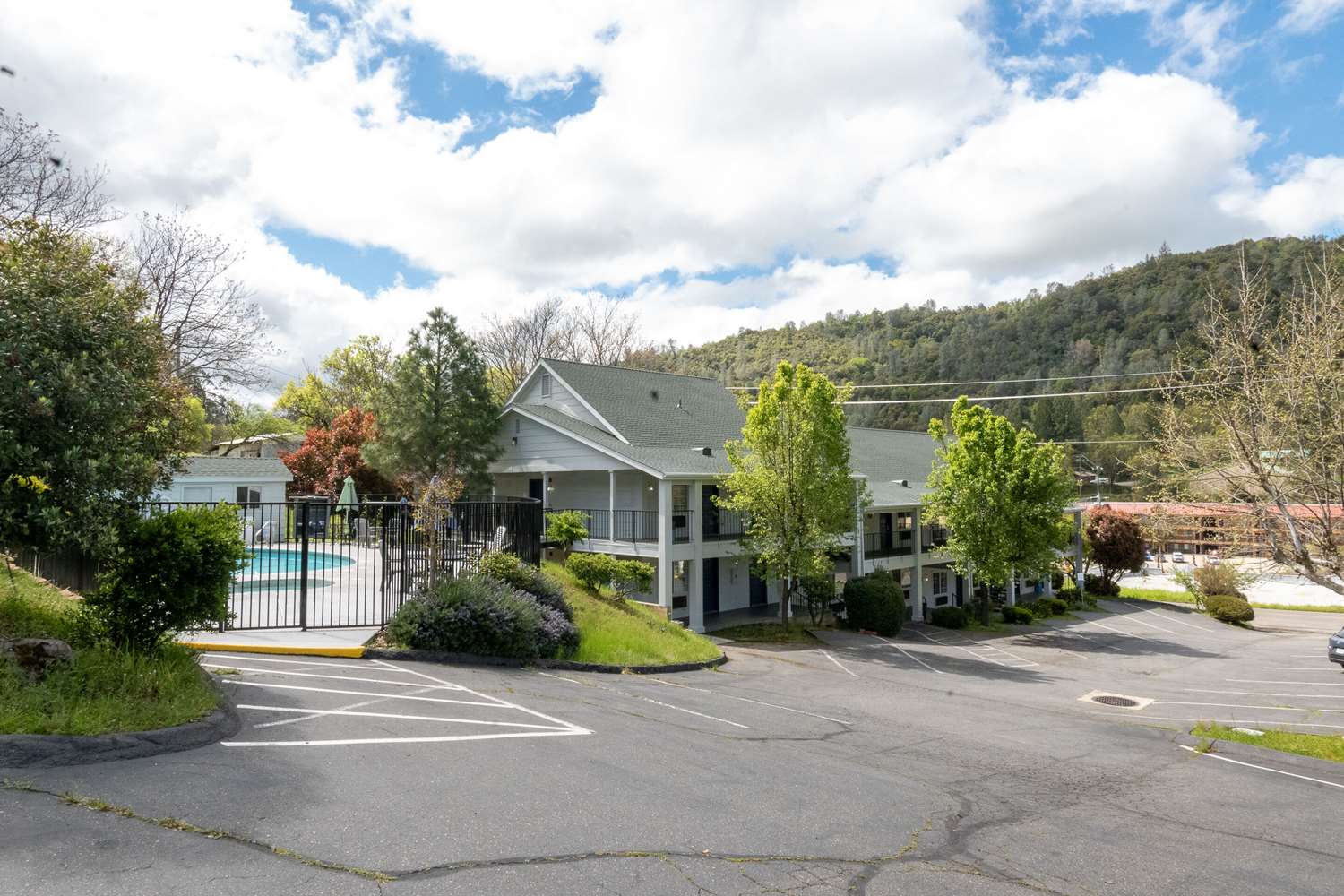Quality Inn Yosemite Valley Gateway 35/39