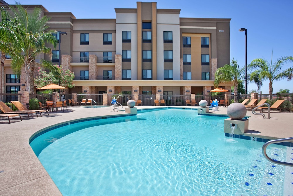 Hampton Inn And Suites Phoenix Glendale Westgate Az 1/65