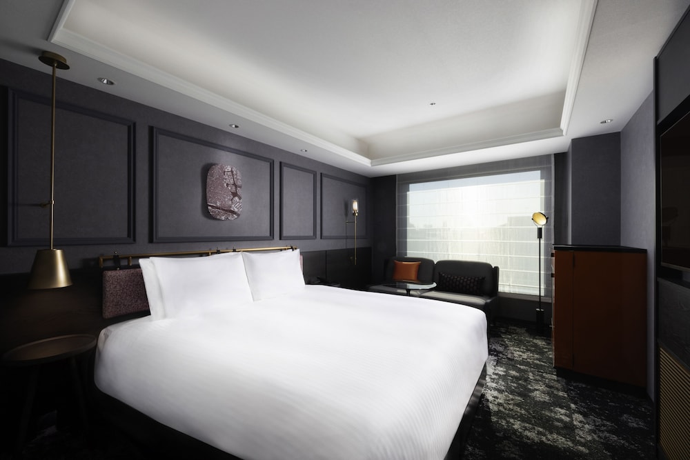 SUPERIOR, KING BED, BATHTUB