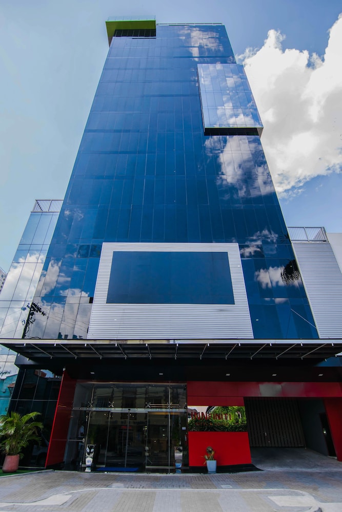 Innfiniti Hotel Suites 2/42
